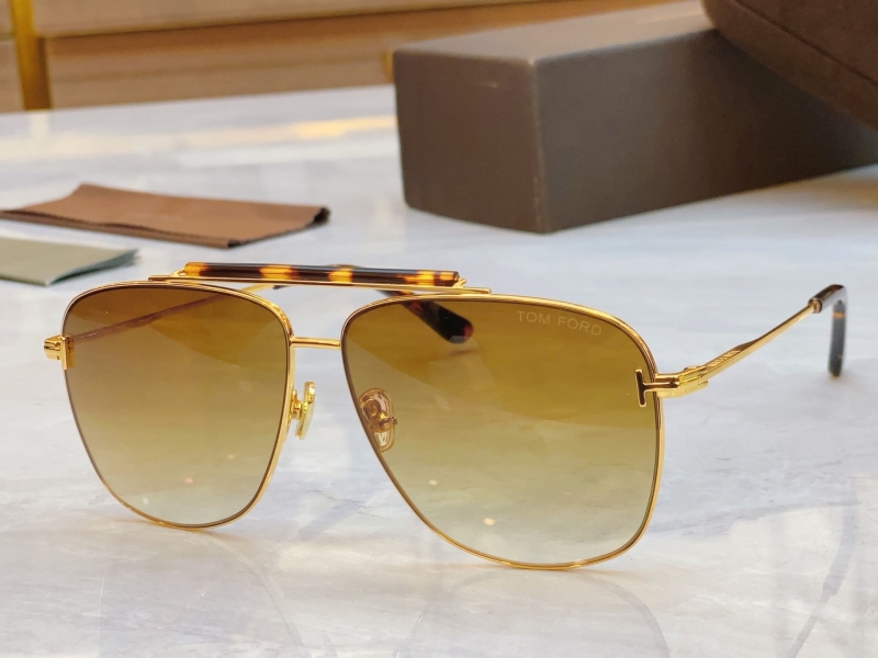 TOM FORD